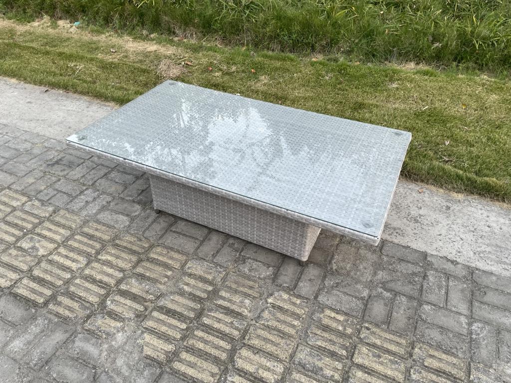 Ensemble de meubles de jardin en rotin avec Canapé Table élévatrice et 2 Tabourets 6 Pièces Groupe de sièges Gris Clair HHQW67067
